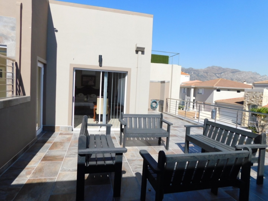 4 Bedroom Property for Sale in Harbour Island Western Cape